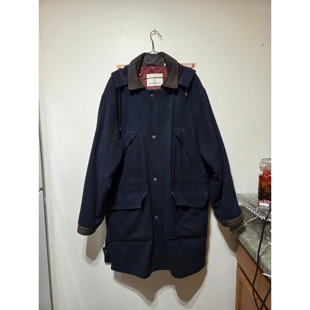 Very special vintage London Fog Men's Navy Wool Coat Hooded Leather Trim Size L